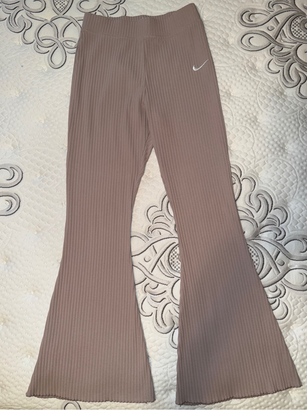 Nike Ribbed Flare Leggings in Mauve